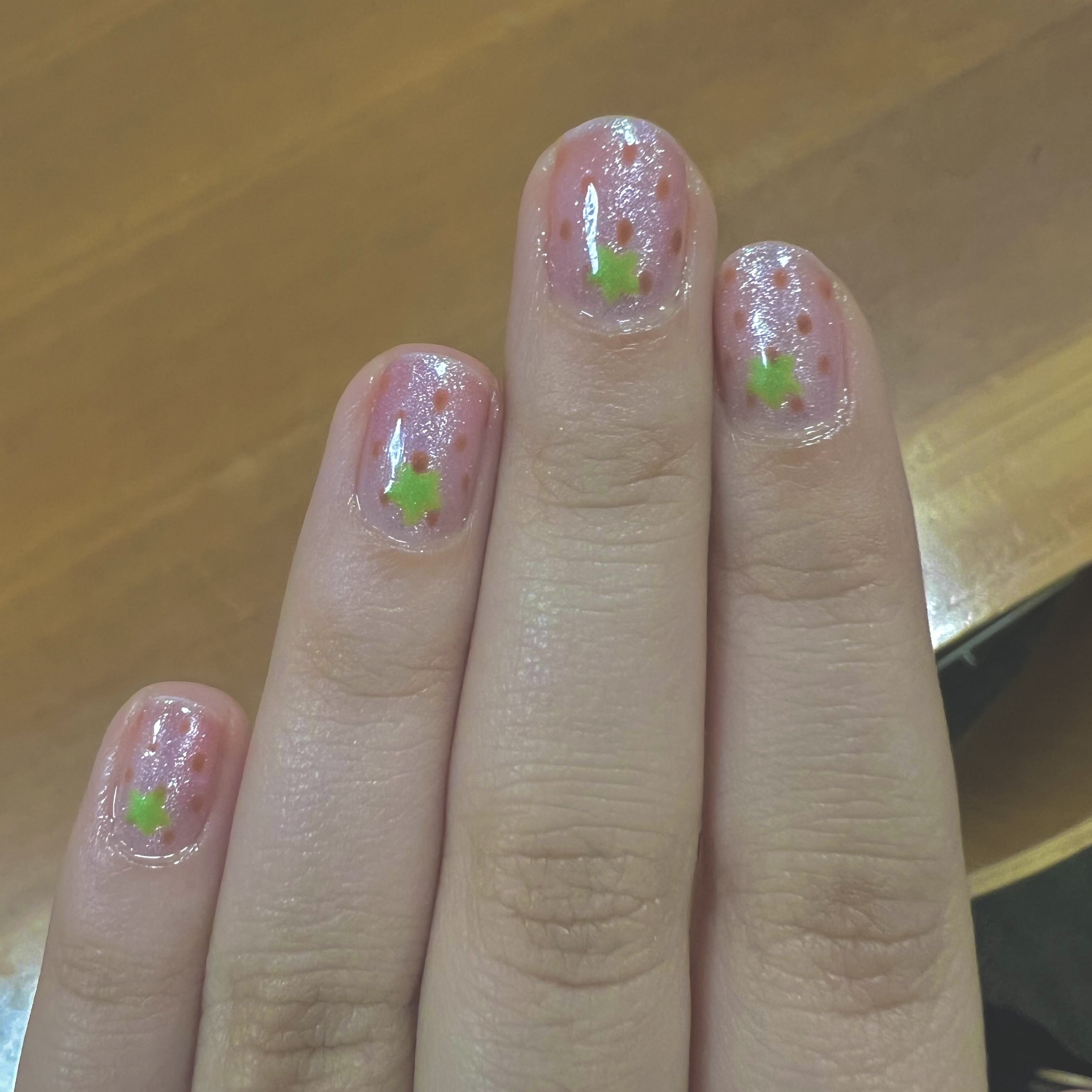 strawberry nails2